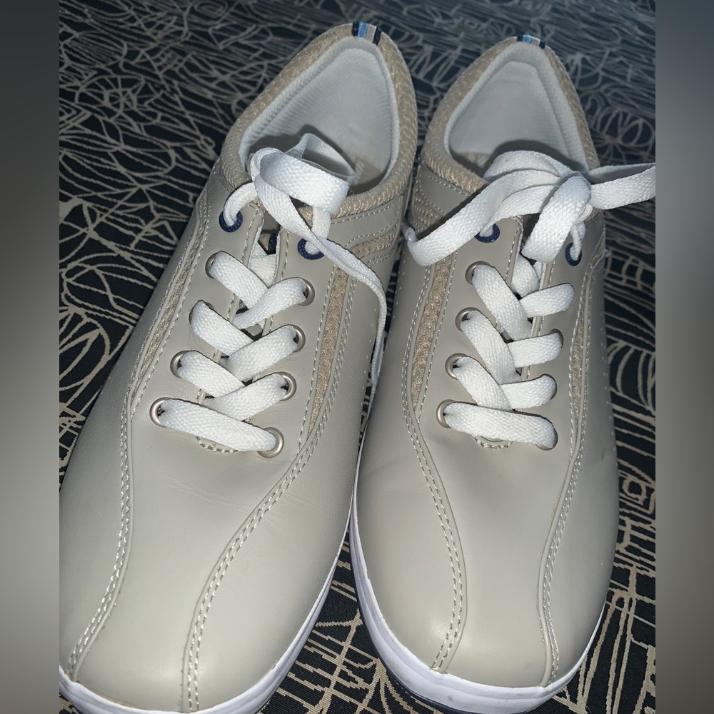 Leather Keds size 8